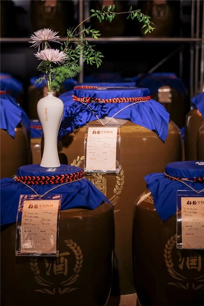 为何是青梅煮酒？因为真正的英雄，自带清冽风骨